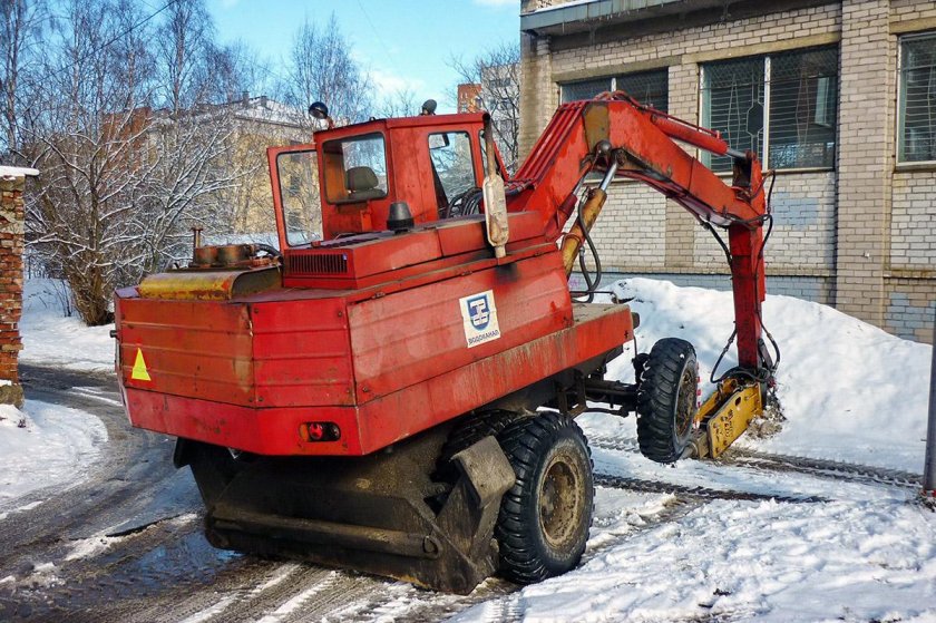 ЭО-3323 экскаватор