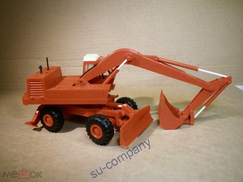 Игрушка экскаватор ссср