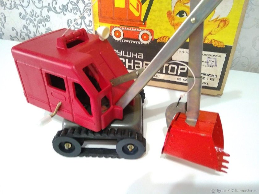 Советский игрушечный экскаватор