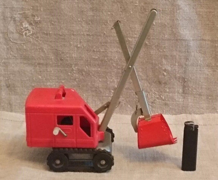 Игрушка экскаватор СССР