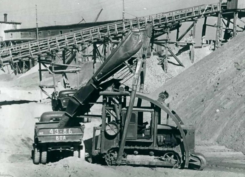 Погрузчик т-107 на базе с-80