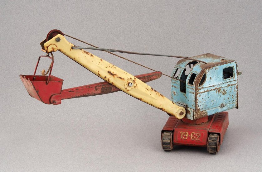Игрушка экскаватор СССР