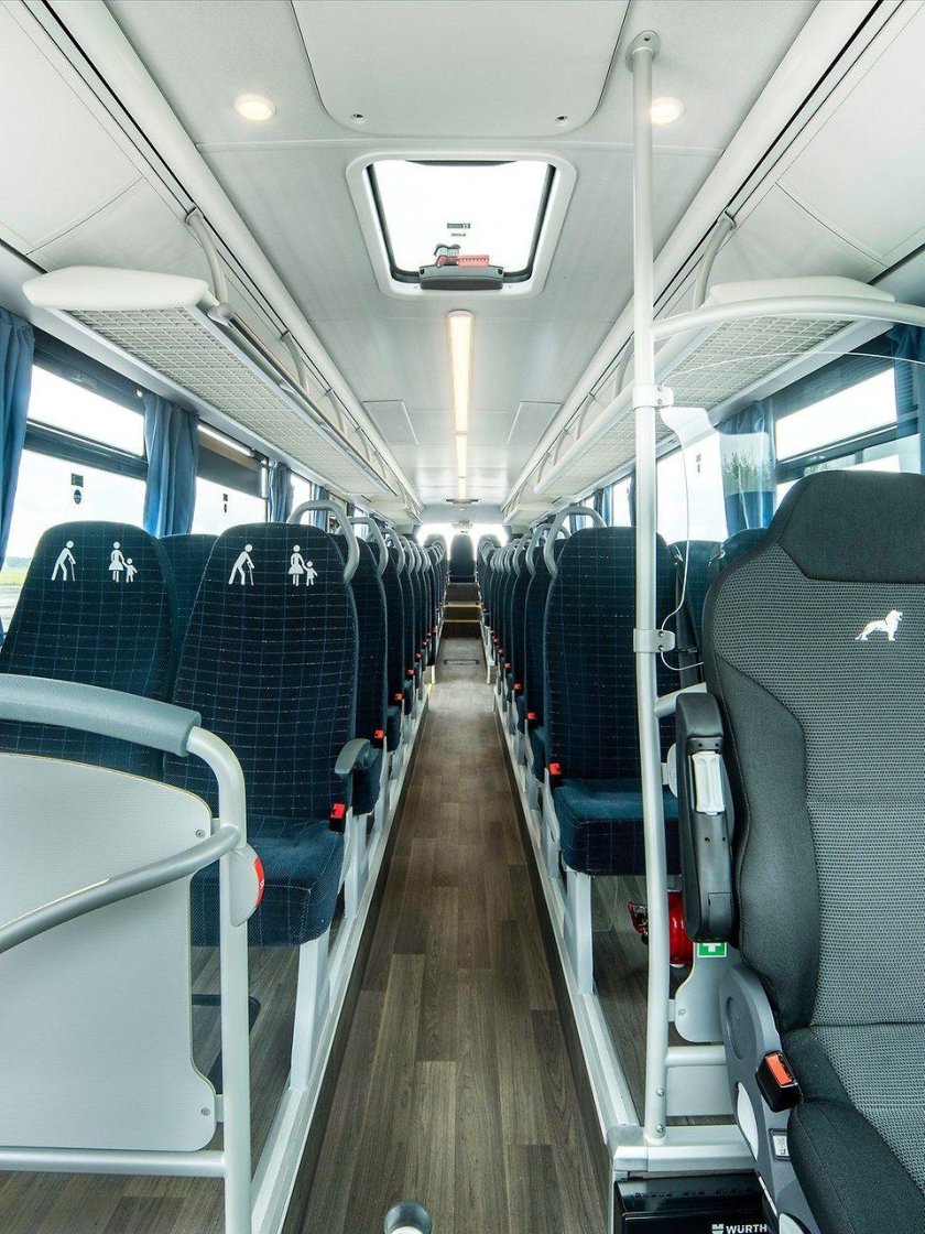 Автобус mercedes benz tourismo