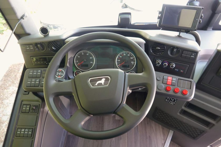 МАЗ 303 кабина водителя