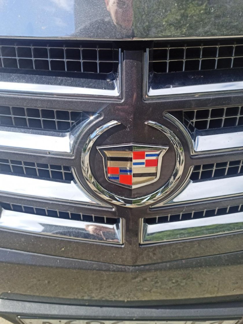 Кадиллак Эскалейд шильдик