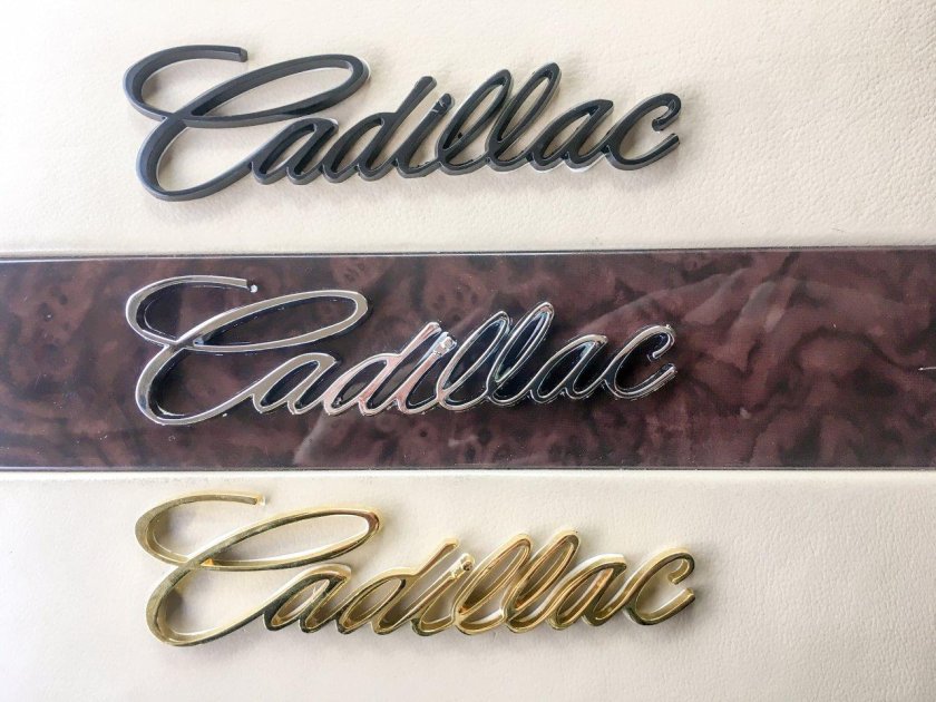 Cadillac надпись