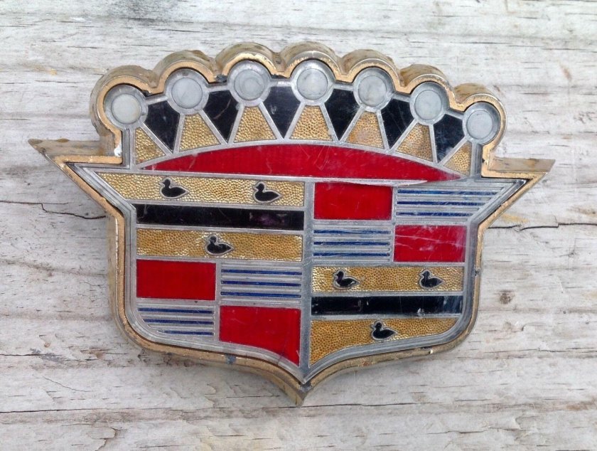 Кадиллак шильдик