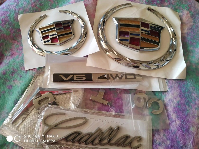 Кадиллак Эскалейд шильдик