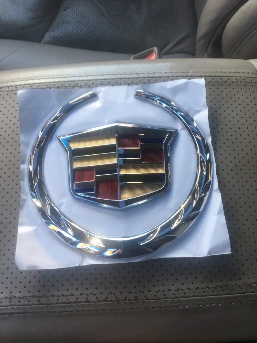 Кадиллак Эскалейд шильдик