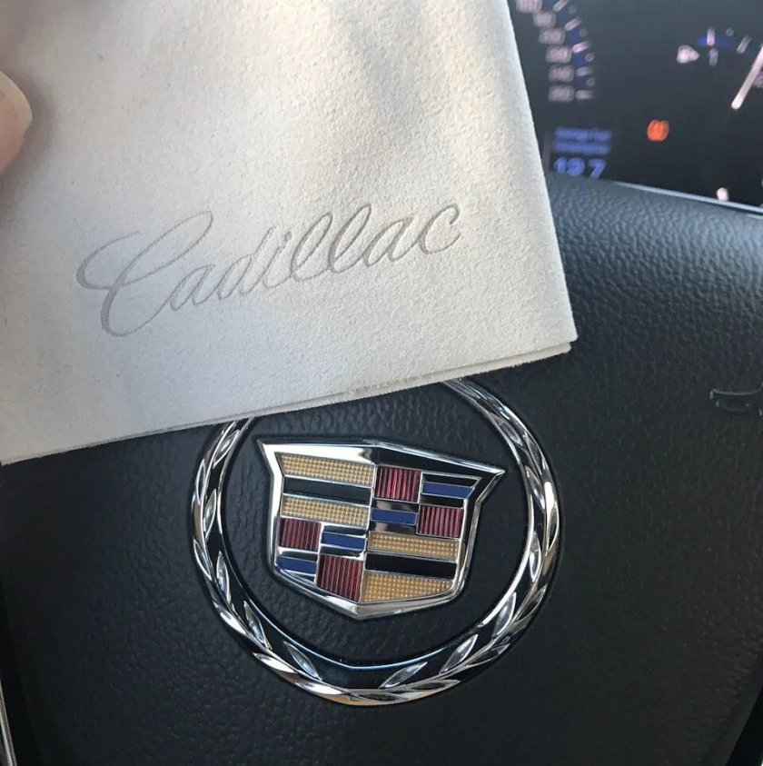 Кадиллак шильдик