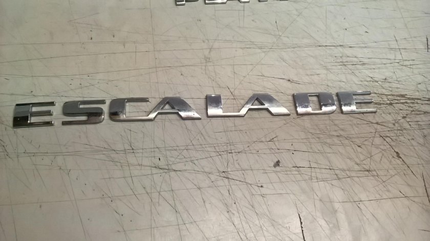 Кадиллак Эскалейд шильдик