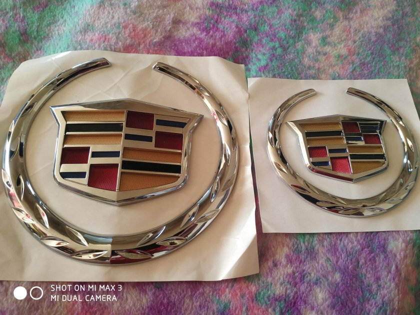 Кадиллак Эскалейд шильдик