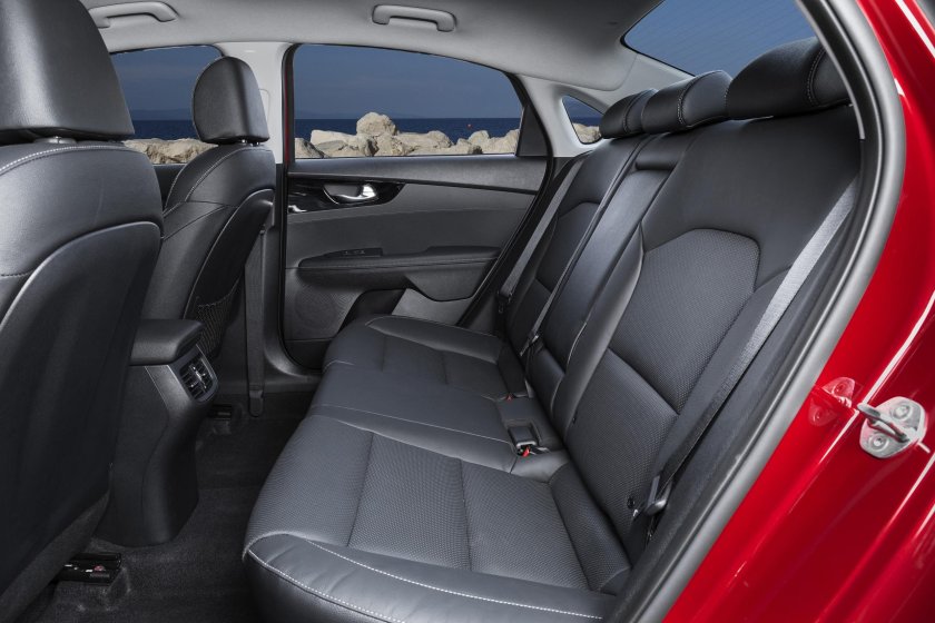 Kia Cerato 2021 интерьер