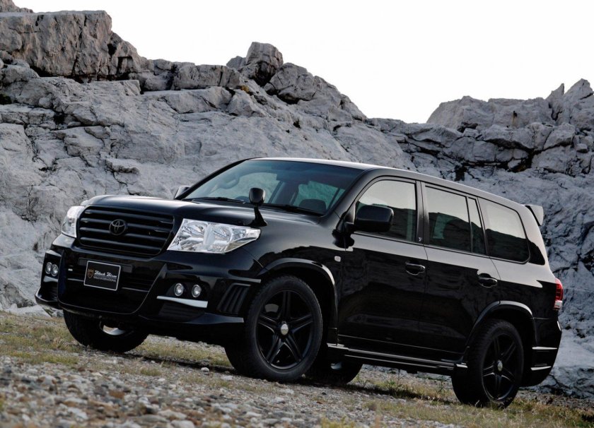 Toyota Land Cruiser 200 Black