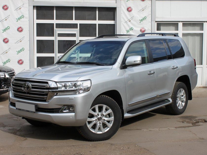 Toyota Land Cruiser 200 Silver