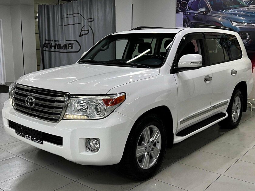 Land Cruiser 200 2013 серебристый