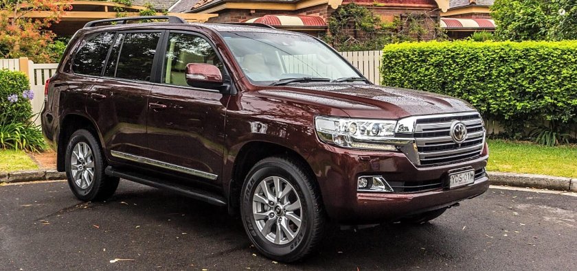 Toyota Land Cruiser 200 коричневый