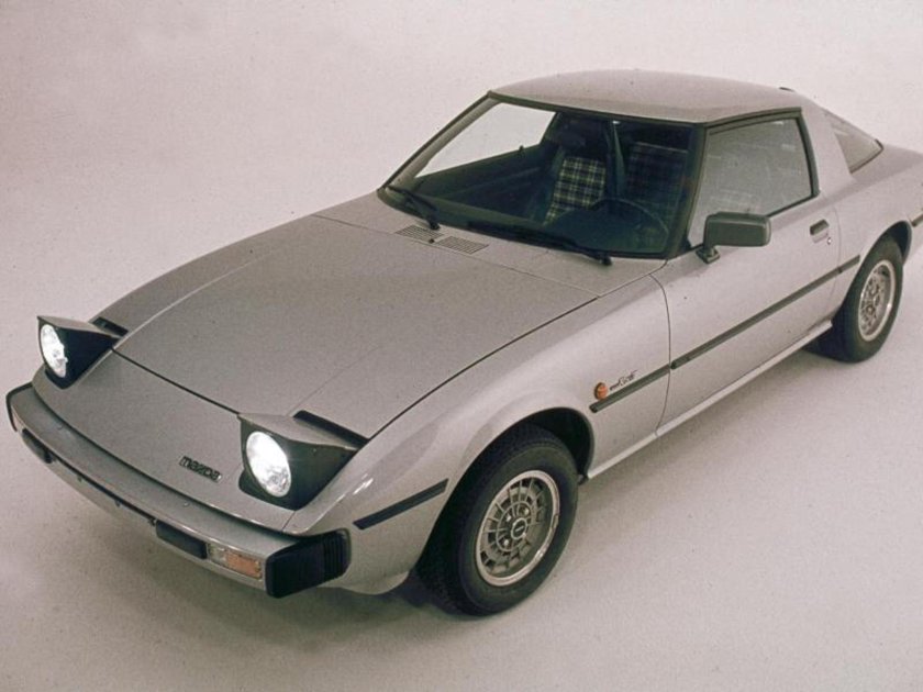 Мазда с выдвигающимися фарами