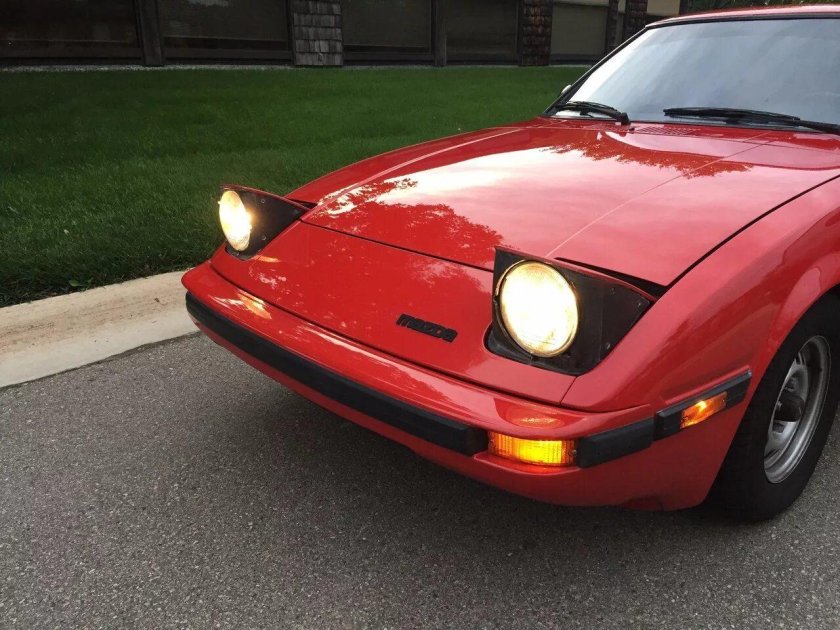 Mazda 323 с открывающимися фарами