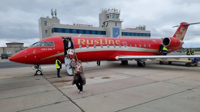 Самолет Бомбардье РУСЛАЙН черный