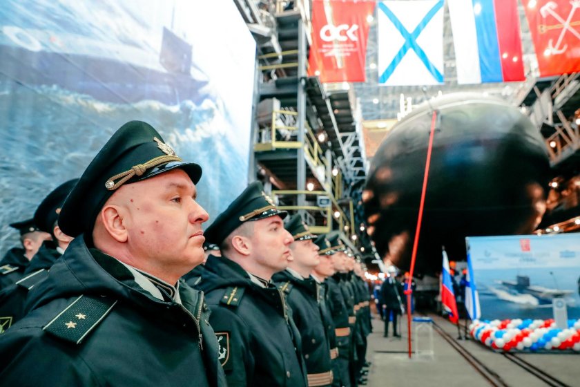 Спуск подводной лодки Уфа в Санкт-Петербурге