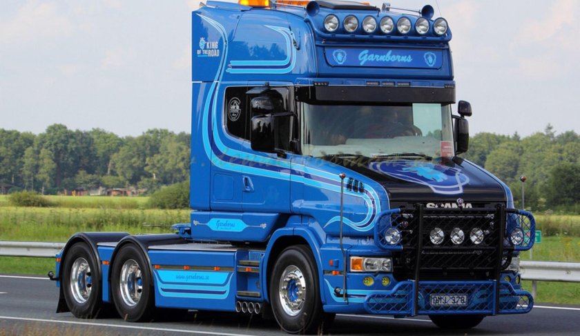 Капотный тягач Скания