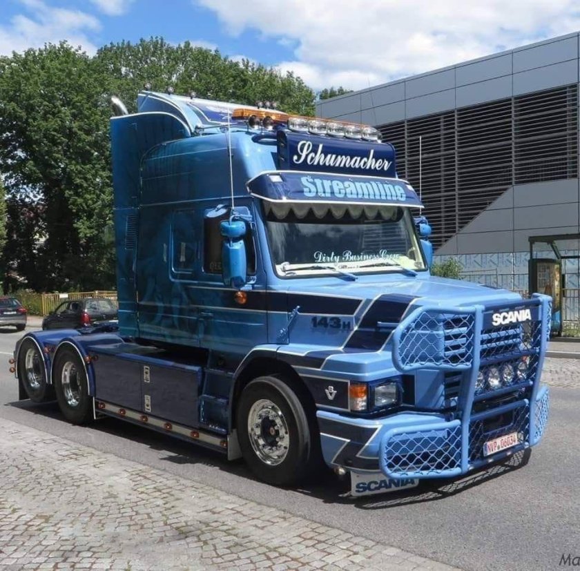 Капотный тягач Скания