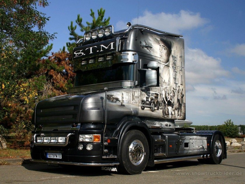 Капотный тягач Скания