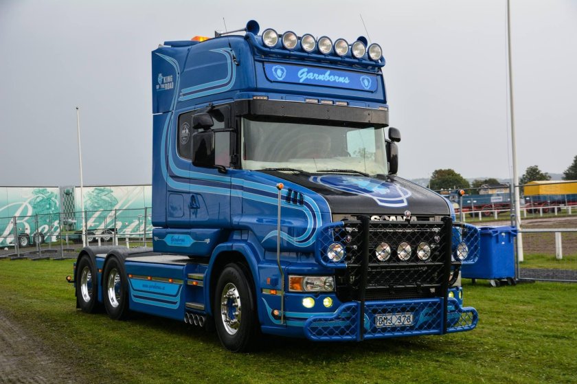Scania капотник