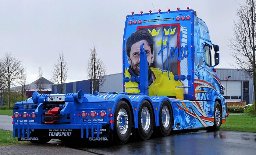 Четырехосный грузовик