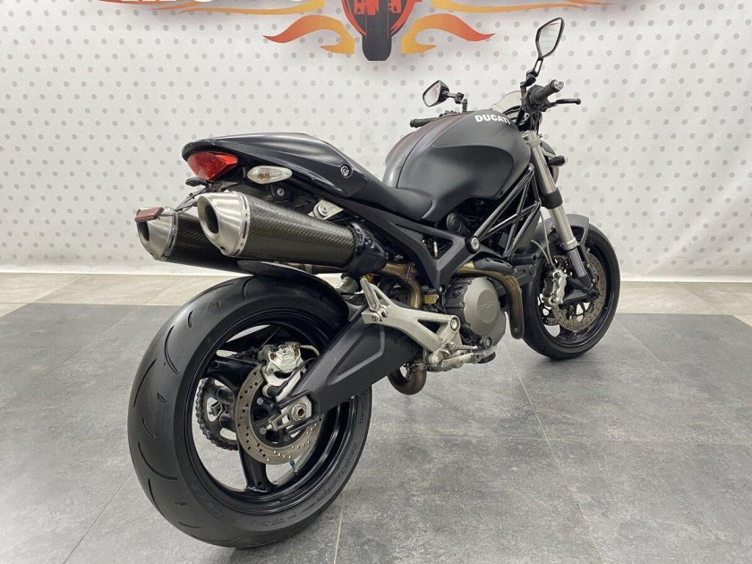 Дукати монстр 696