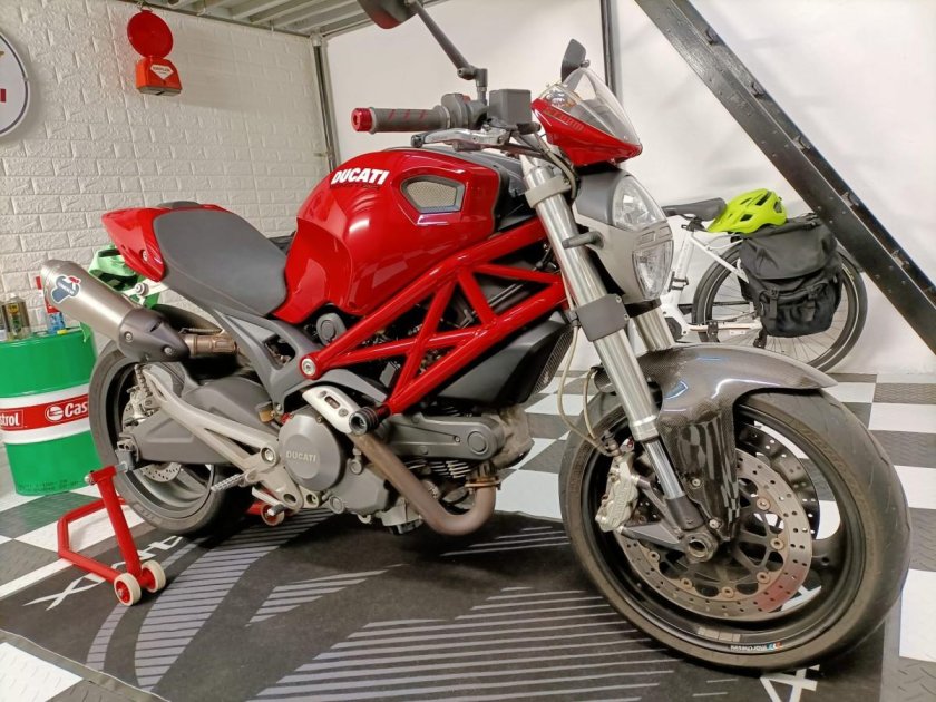 Дукати монстр 796