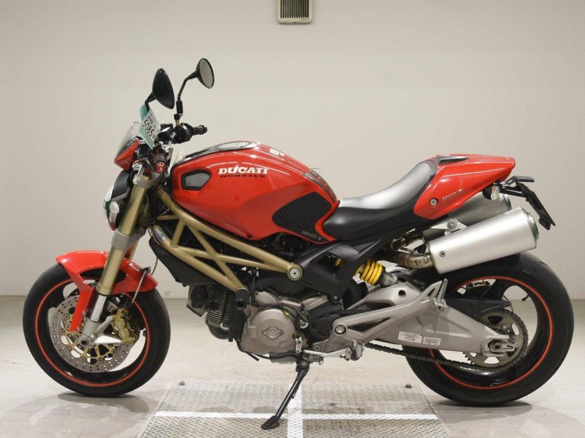 Мотоцикл Дукати 696