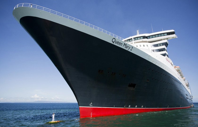 Корабль Queen Mary 2 Капитан