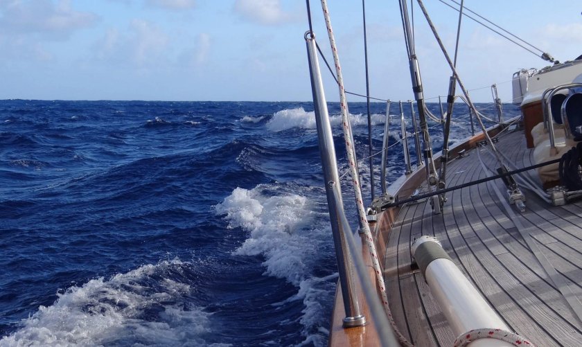 Парусная яхта Финикия