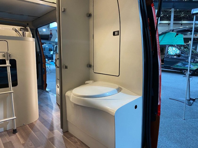 Санитарный модуль в автодом