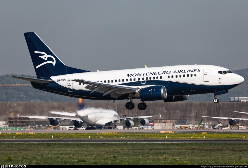Самолёт Montenegro Airlines