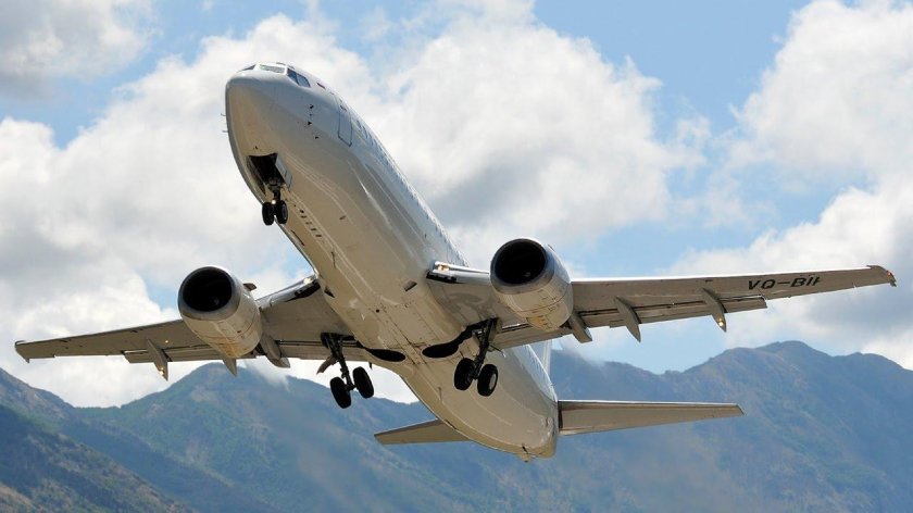 Самолет в Черногорию