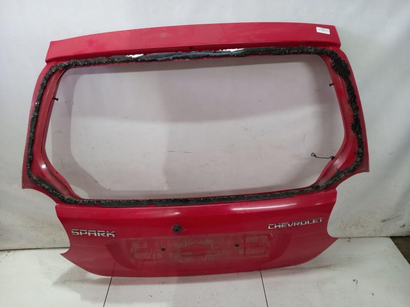 Дверь багажника