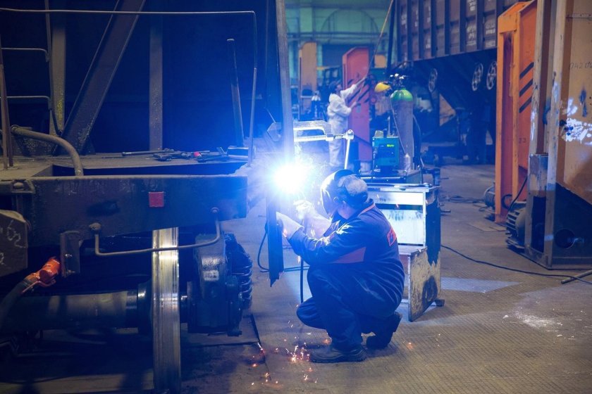 Электросварщик ручной сварки