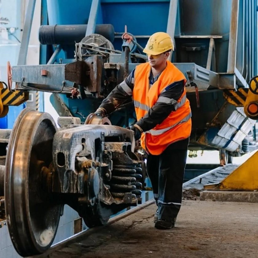 Слесарь в депо РЖД