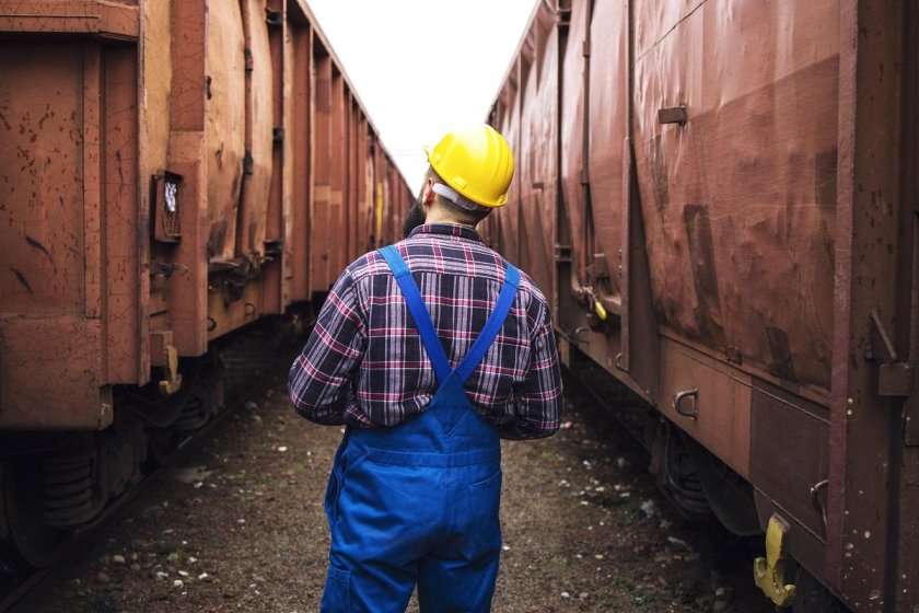 Слесарь в депо РЖД