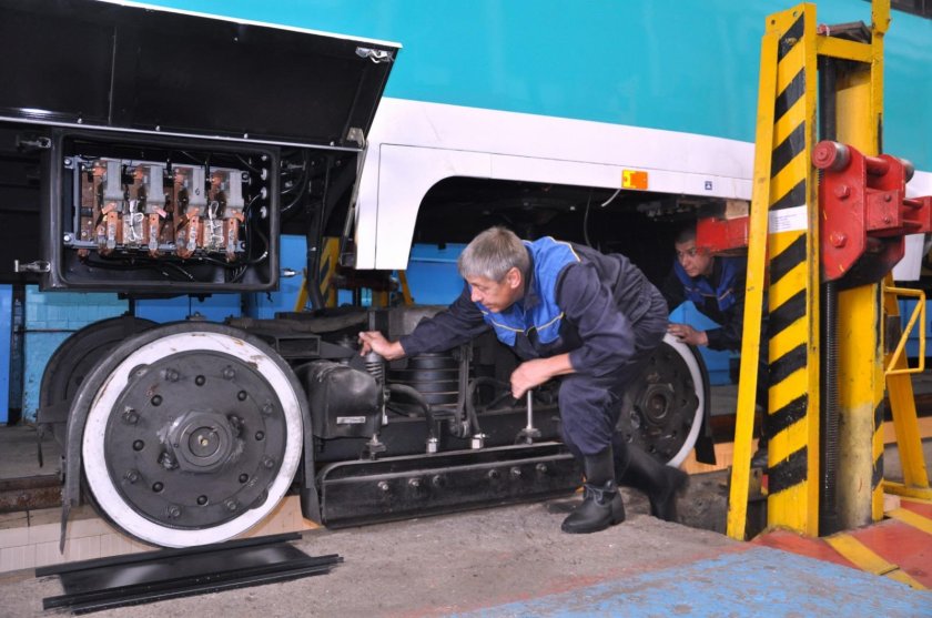 Слесарь депо