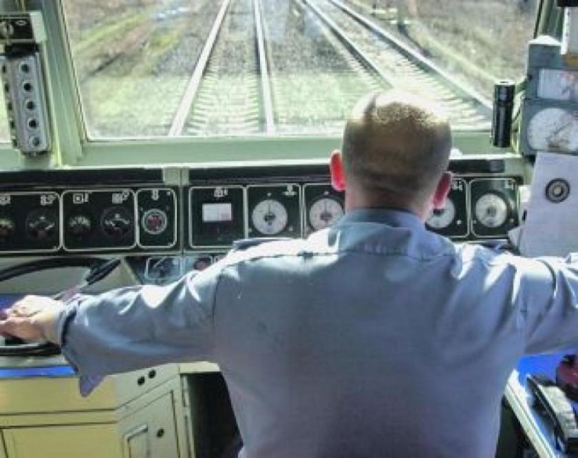 Помощник машиниста электровоза тепловоза