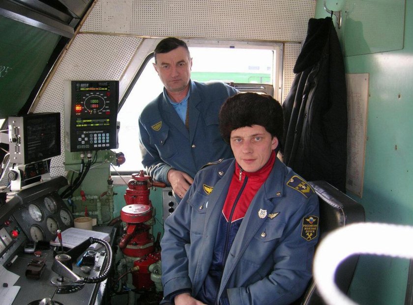 Помощник машиниста электровоза тепловоза