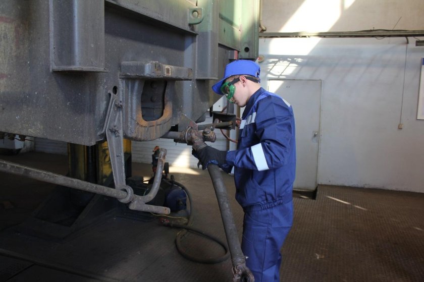 Слесарь в депо РЖД