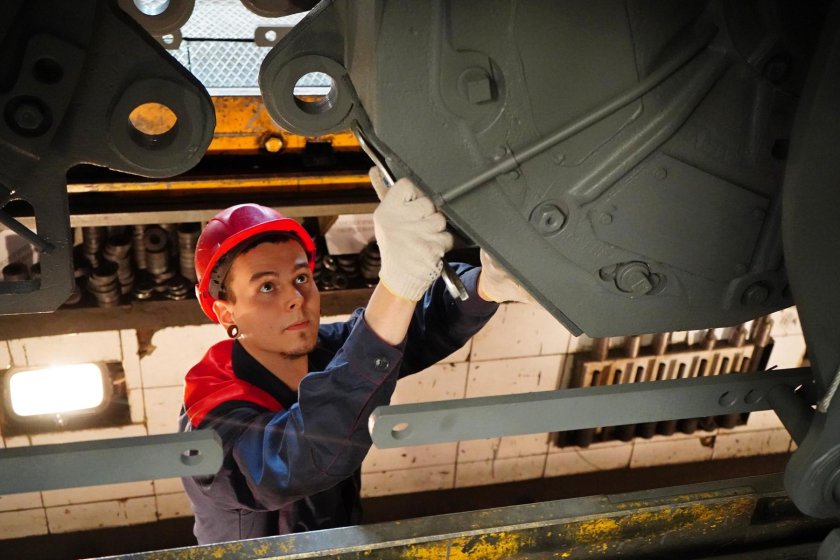 Слесарь по ремонту подвижного состава