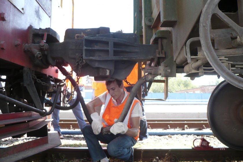 Составитель поездов расцепка вагонов