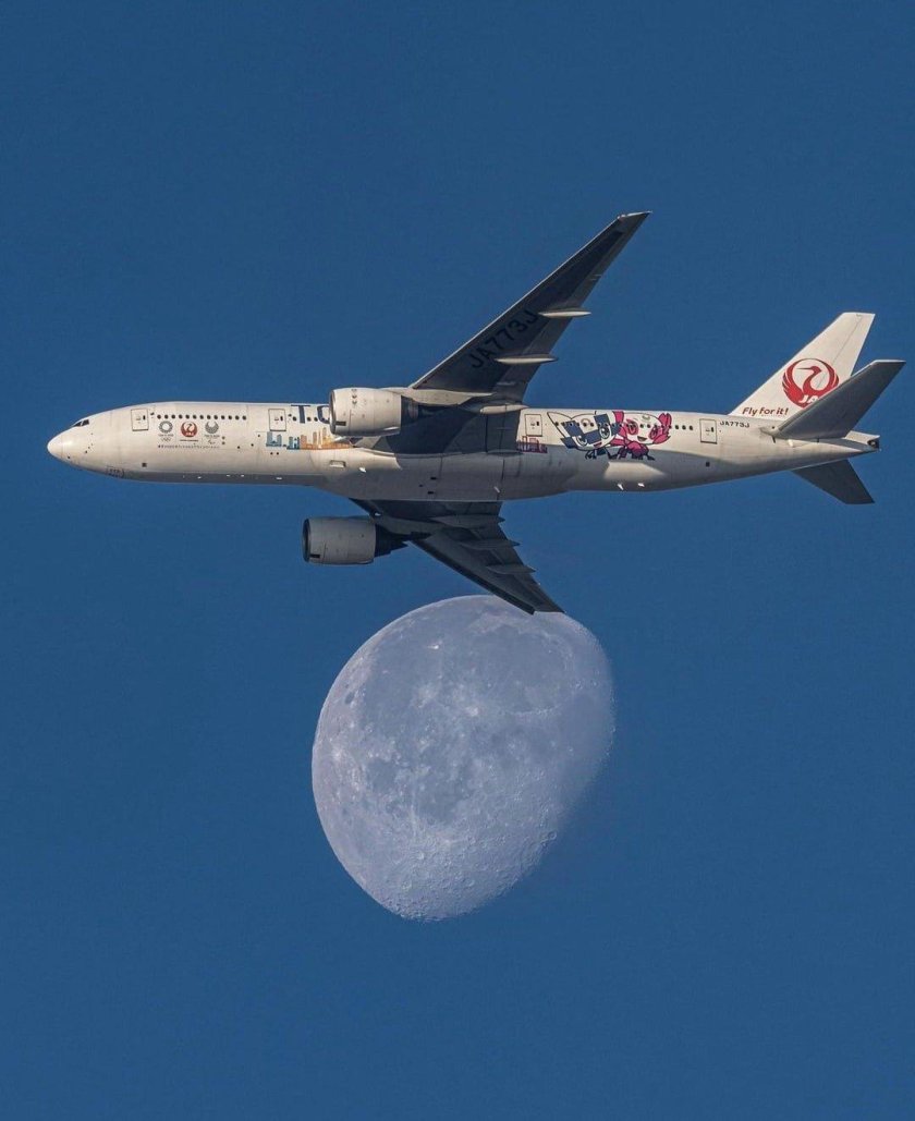 Крыло спутника