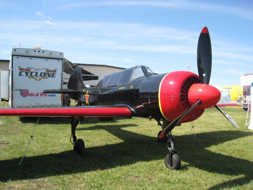 Самолет як 52